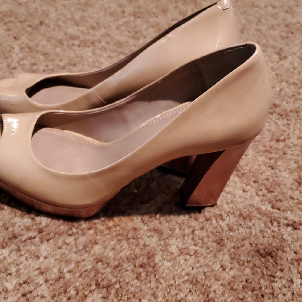 Heels - Picture 4 of 6